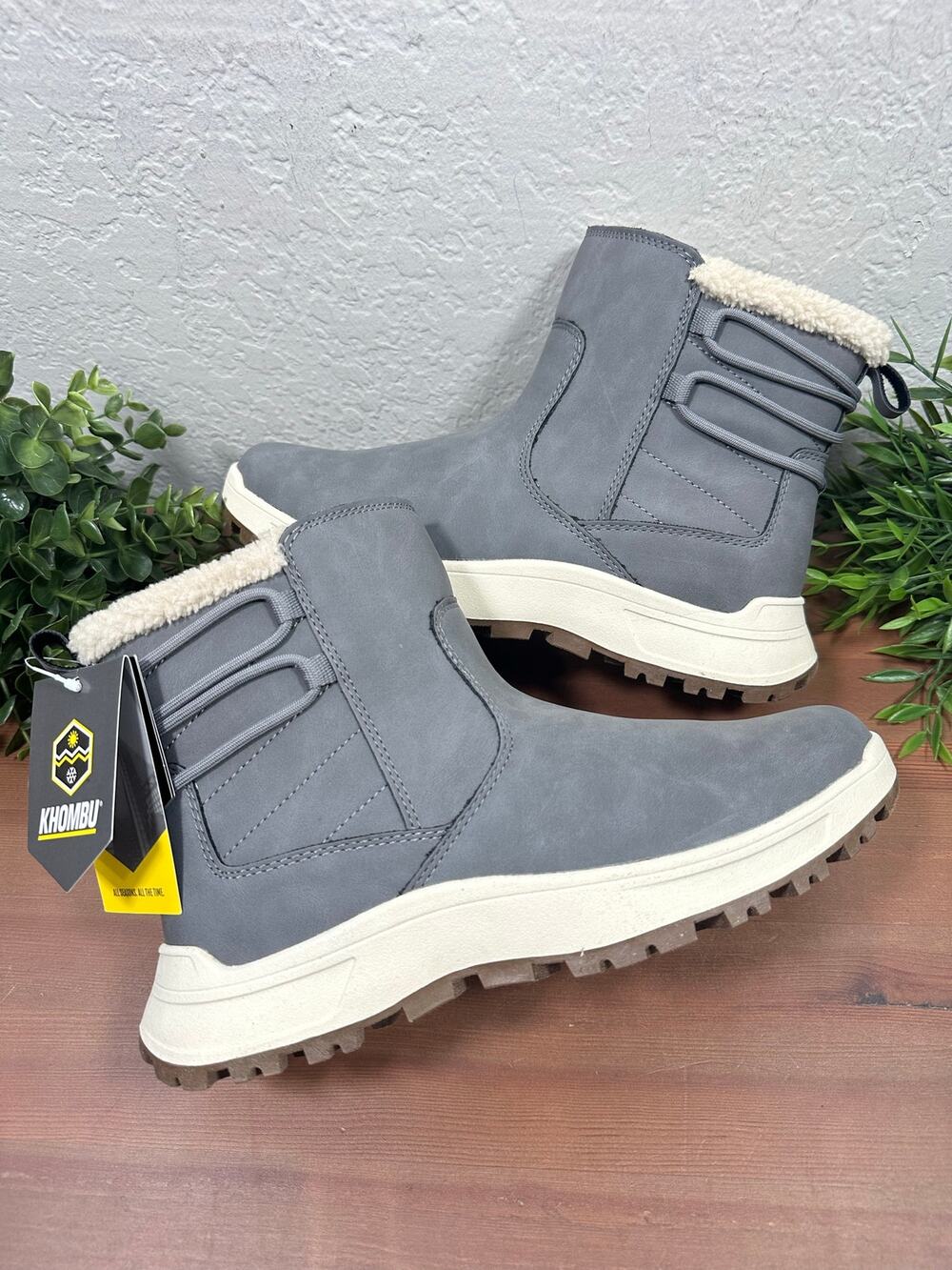 NWOT Khombu Sarah Water Repellent Ankle Boots Size 9